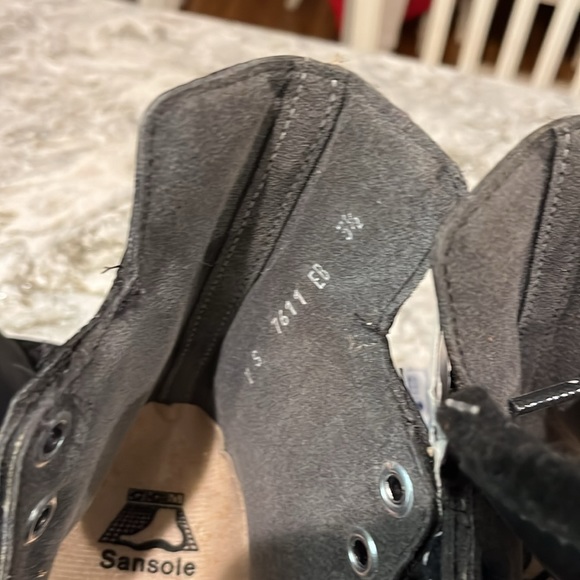 DONATED. Not for Sale.
NWT CCM Pro 3 Lite Ice Skates Size 3-1/2 - Picture 4 of 9